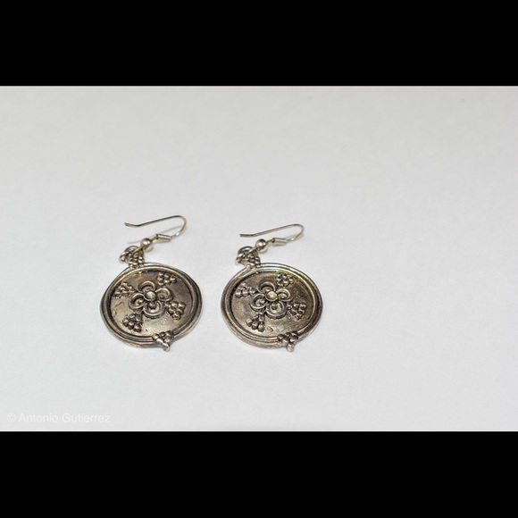 Necklace and the earrings set. - Picture 4 of 6